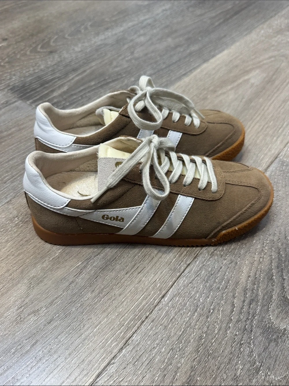 Gola Women’s Khaki/Air/Buttermilk Suede Sneakers with Gum Sole CB